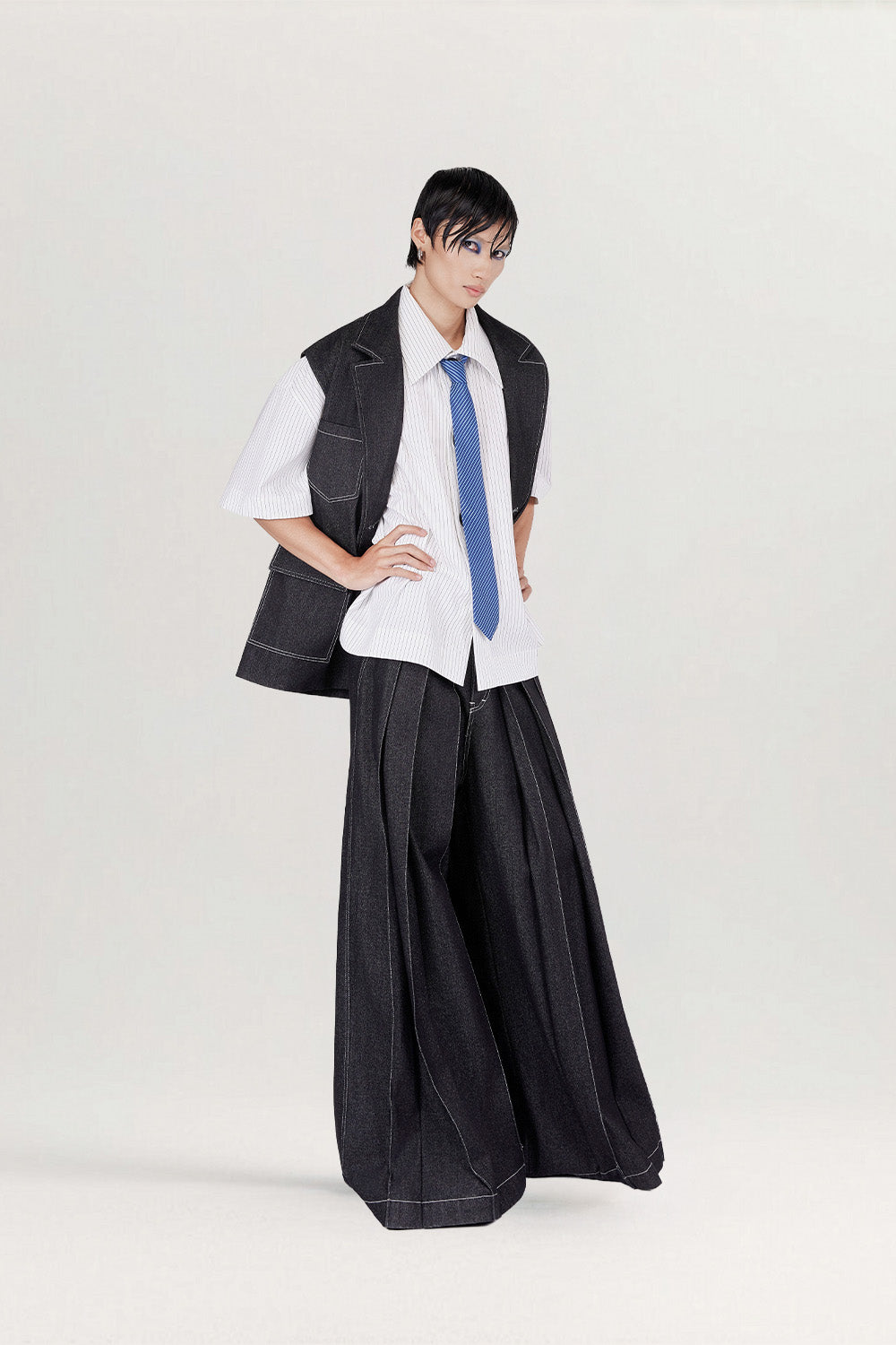 Wide Leg Pleat Jean for men, from CAOSTU, The Nam Concept